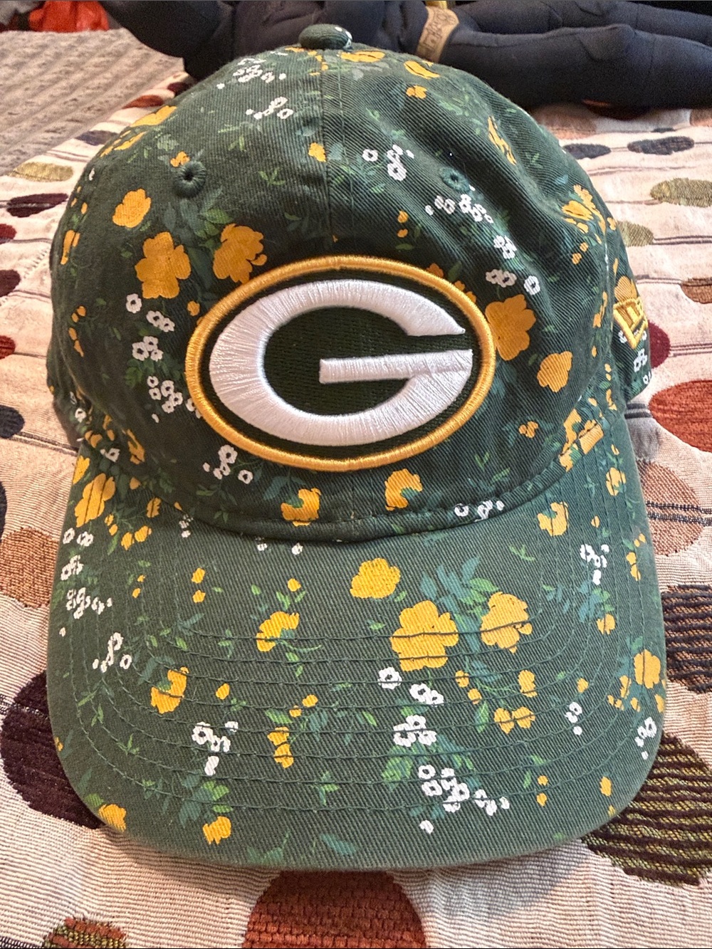 Green & gold flowered Greenbay Packers hat